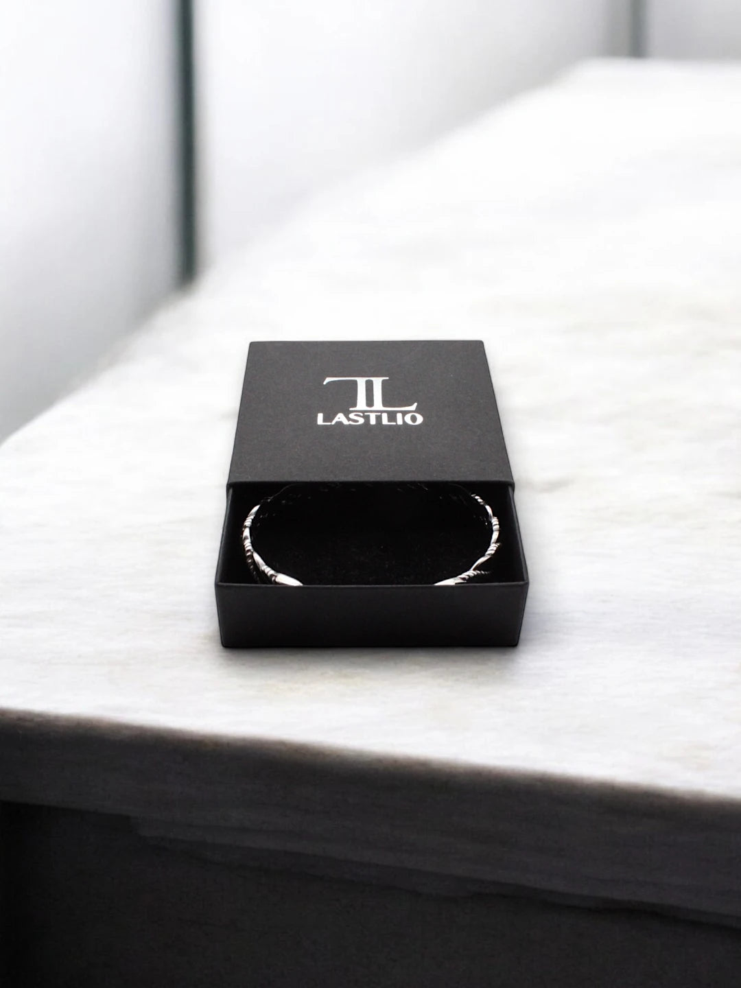 Silber Herren Edelstahl Armreif – verstellbar und minimalistisch